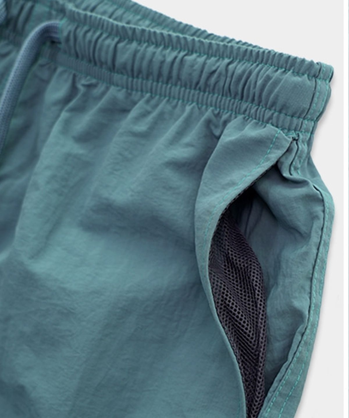 아임낫어휴먼비잉(I AM NOT A HUMAN BEING) RUBBER PATCHED SHORTS - GREEN