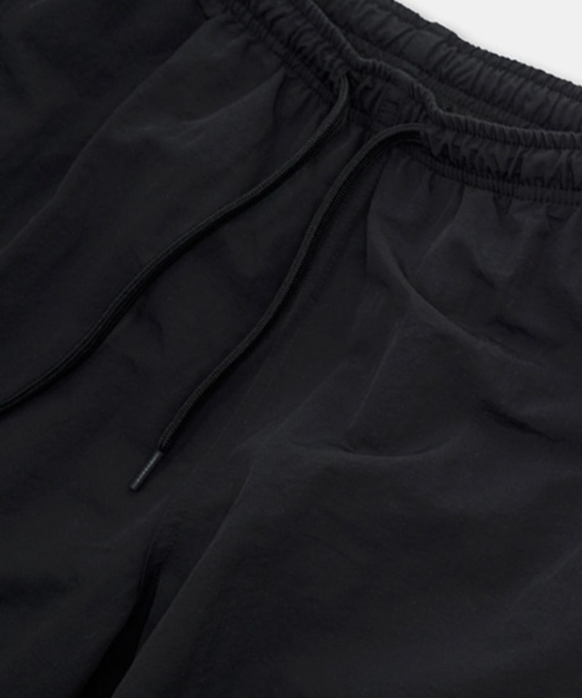 아임낫어휴먼비잉(I AM NOT A HUMAN BEING) RUBBER PATCHED SHORTS - BLACK