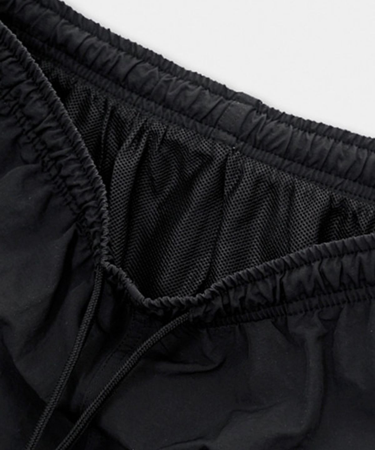 아임낫어휴먼비잉(I AM NOT A HUMAN BEING) RUBBER PATCHED SHORTS - BLACK