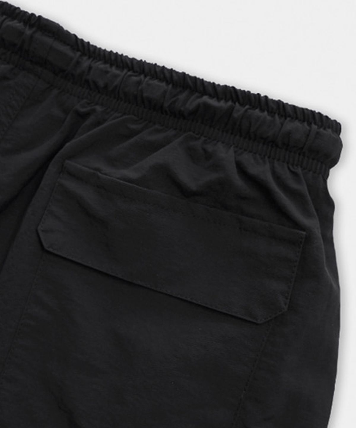 아임낫어휴먼비잉(I AM NOT A HUMAN BEING) RUBBER PATCHED SHORTS - BLACK