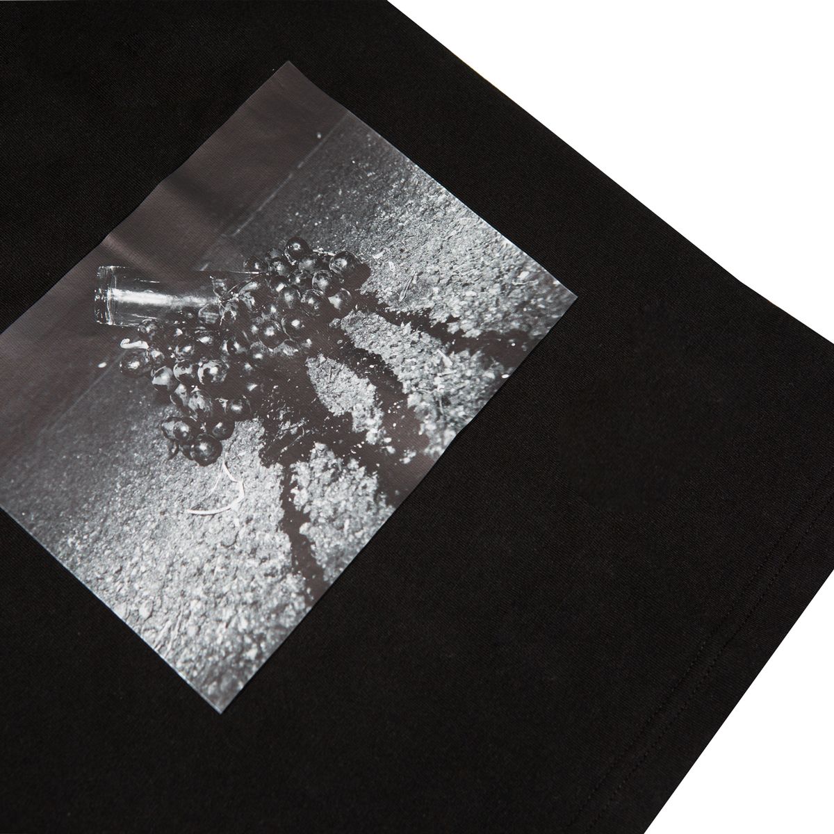 두낱잍(DONOTEAT) BROKEN GRAPES T-SHIRT