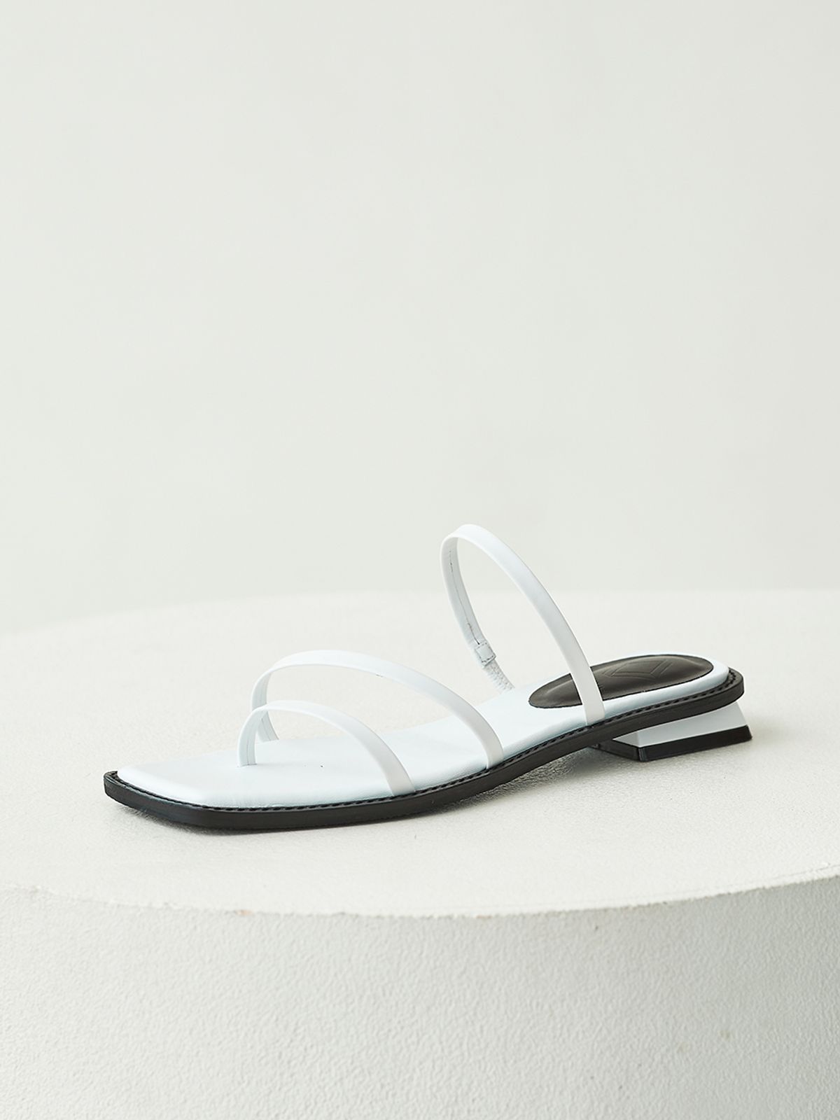 바이언스(BYEUUNS) BKS2005 FIVO SANDAL WHITE