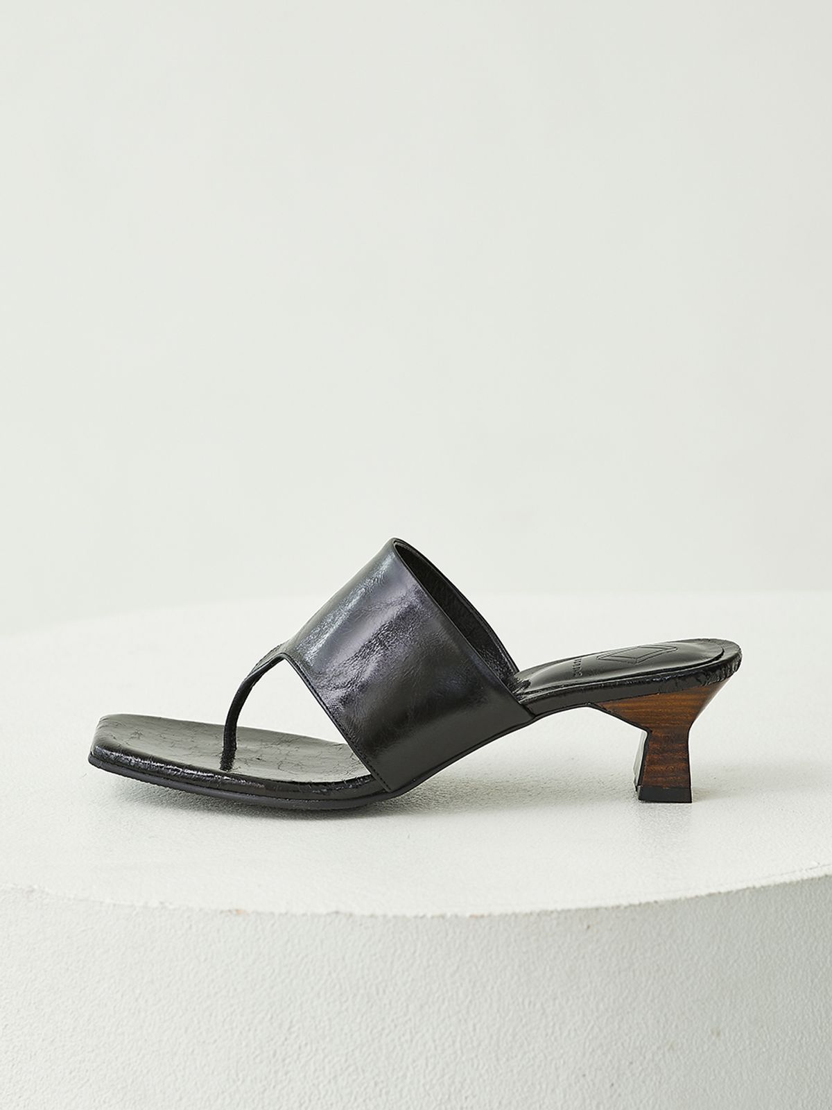바이언스(BYEUUNS) BKS2006 AKI SANDAL BLACK