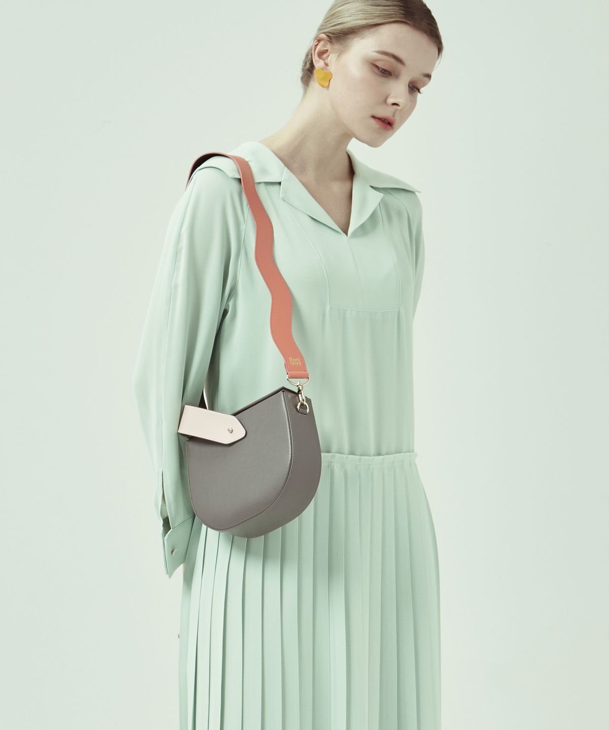 보니블라(BONIBLAH) BAGUE STRAP (CORAL WINE)