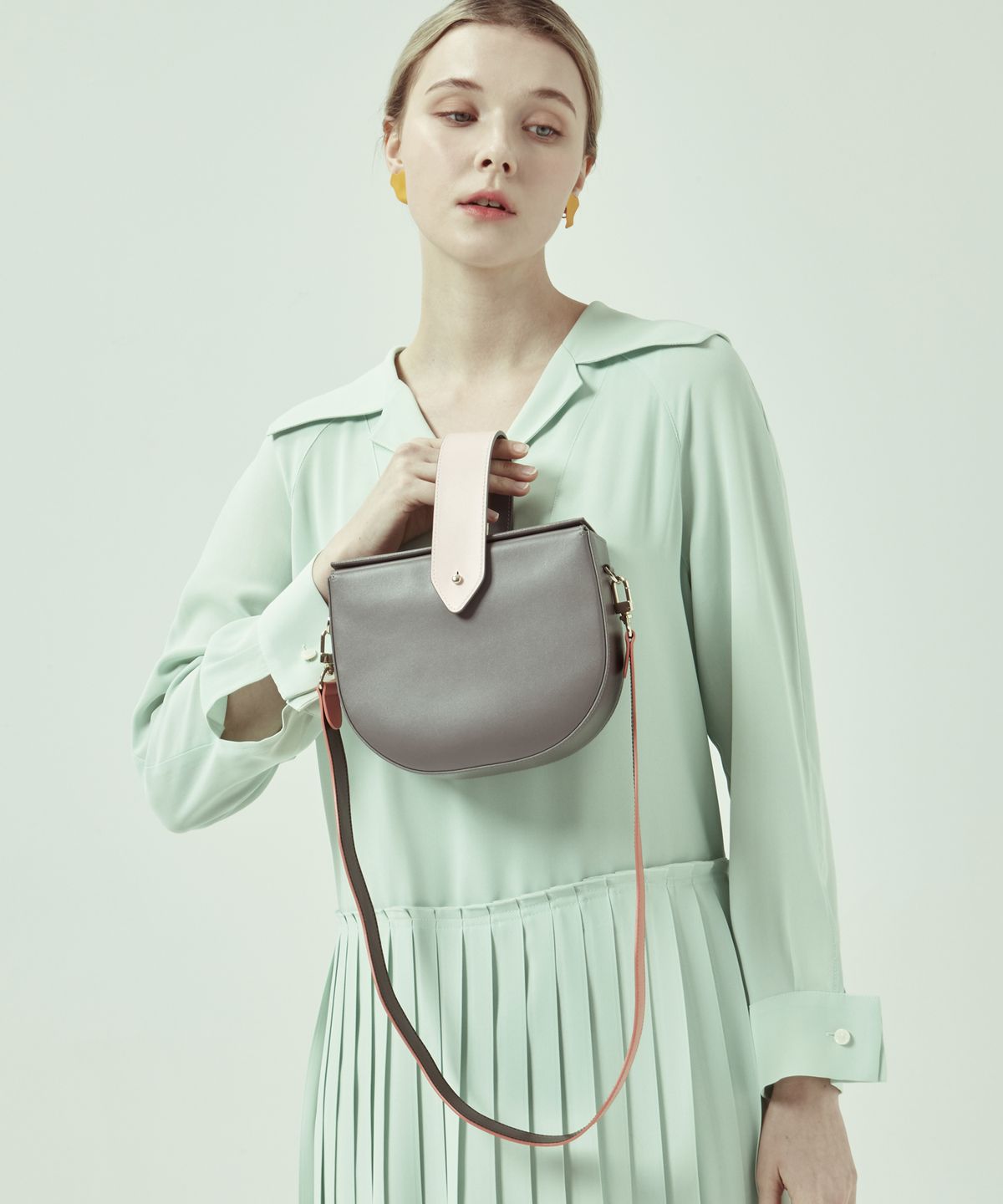 보니블라(BONIBLAH) GLACE BAG (MINK GRAY)