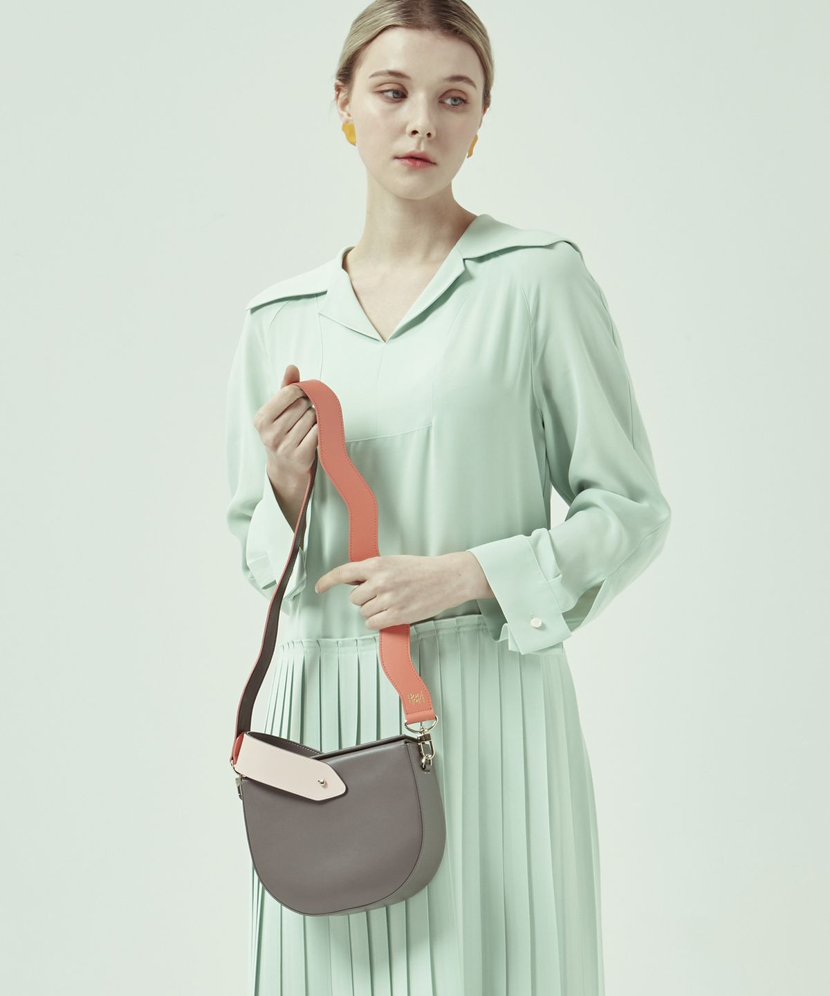보니블라(BONIBLAH) GLACE BAG (MINK GRAY)