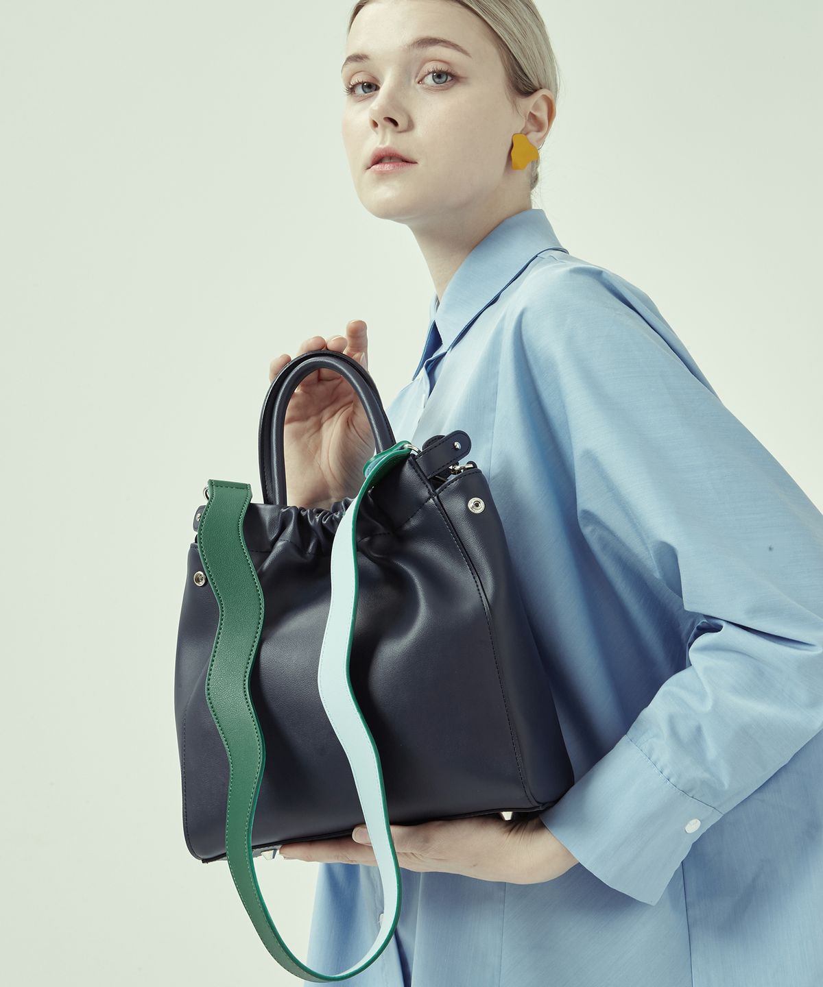 보니블라(BONIBLAH) DOUX BAG (NAVY PEONY)