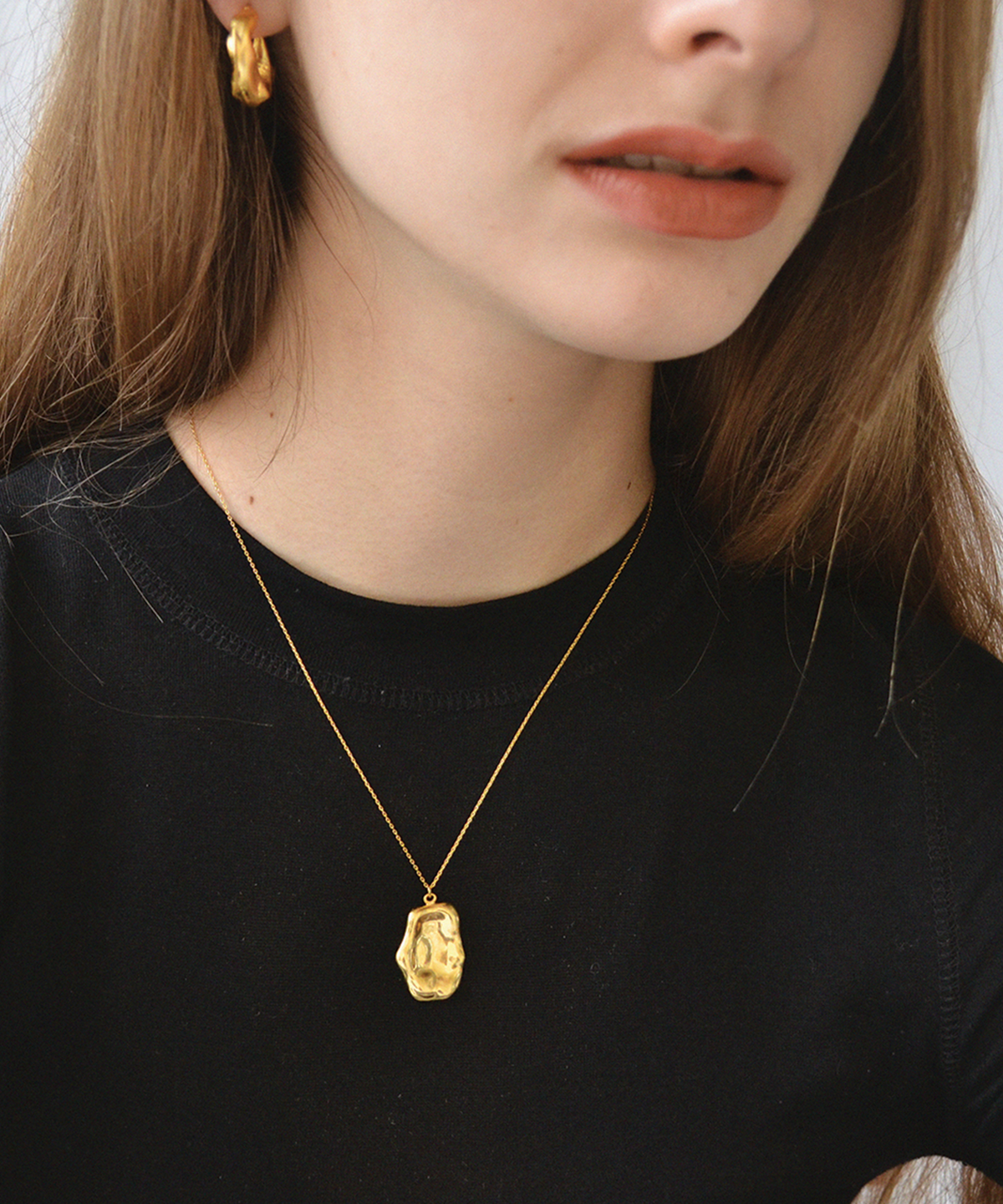 누아보(NUAVO) gold wave necklace