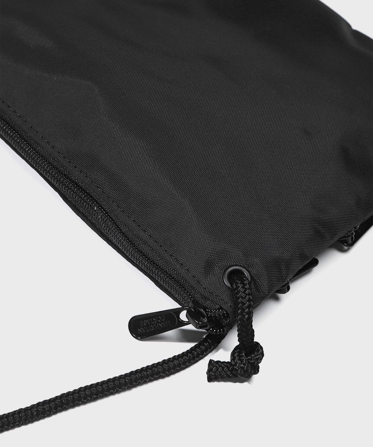 맨하탄 포티지(MANHATTAN PORTAGE) 트리플지퍼 라벨 사코슈백 S BLACK