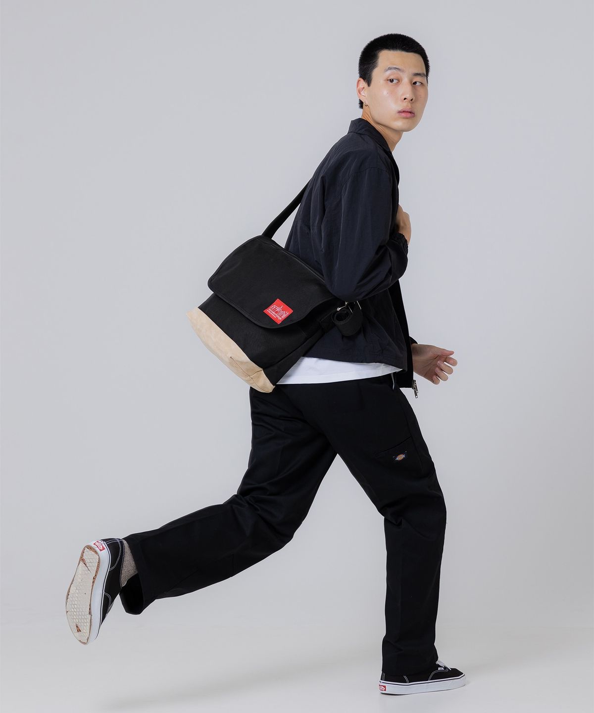 맨하탄 포티지(MANHATTAN PORTAGE) 1606V 빈티지 메신저백 M BLACK SUEDE