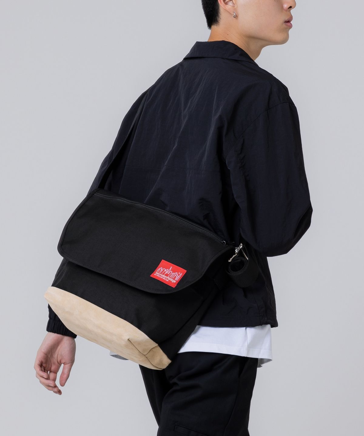 맨하탄 포티지(MANHATTAN PORTAGE) 1606V 빈티지 메신저백 M BLACK SUEDE