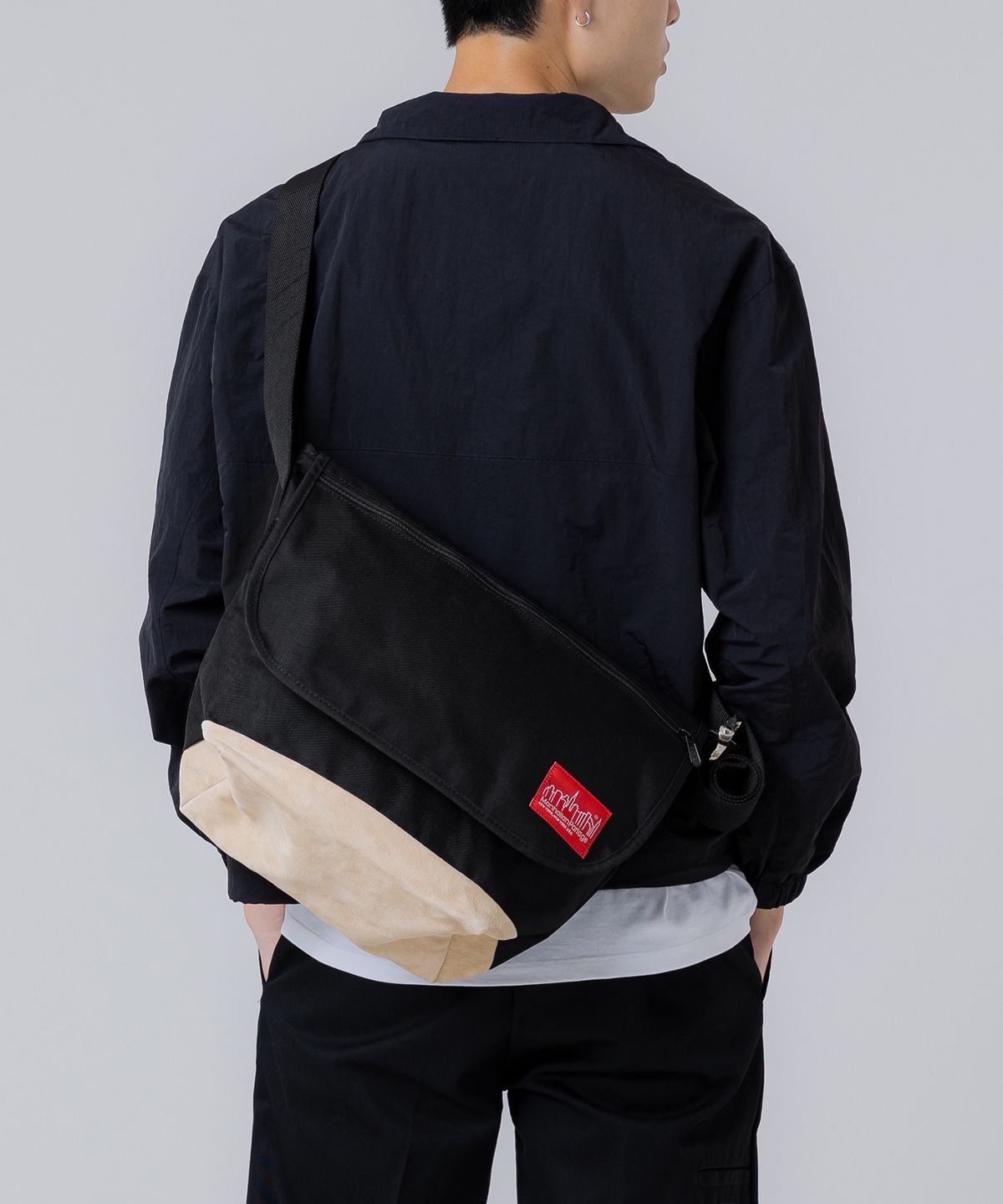맨하탄 포티지(MANHATTAN PORTAGE) 1606V 빈티지 메신저백 M BLACK SUEDE