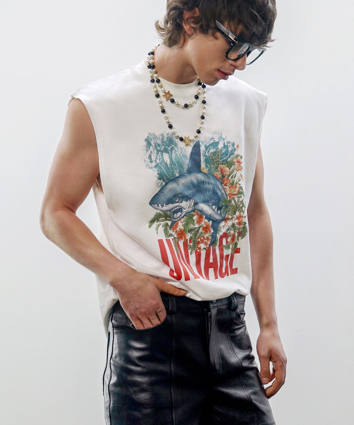 언티지(UNTAGE) 트로피컬 프린트 민소매 티셔츠[White(UNISEX)]_UTT-ST41