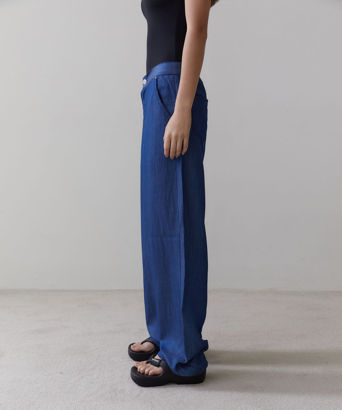 르브아시스(REVOIRSIS) tencel denim pants dark blue