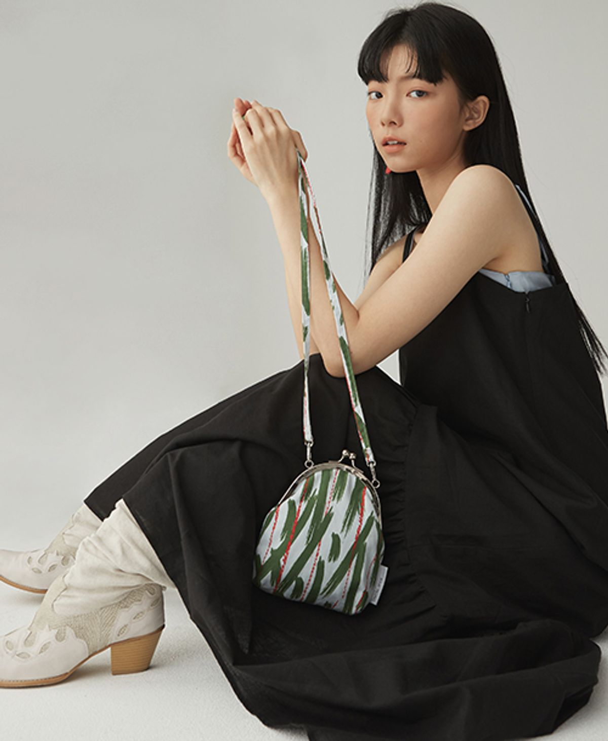 티티에이에이(TTAA) MARI PEBBLE BAG