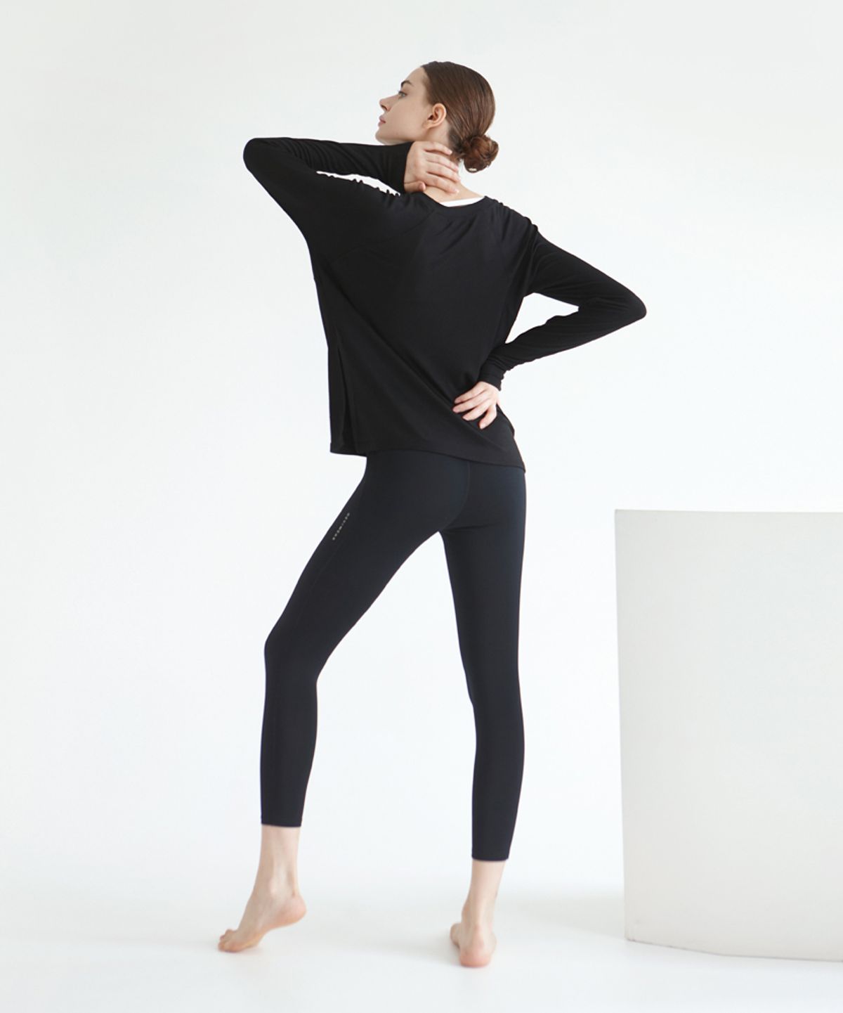 데비웨어(DEVIWEAR) 군살 제로 8부 인생 레깅스 DEVI-B0037-블랙