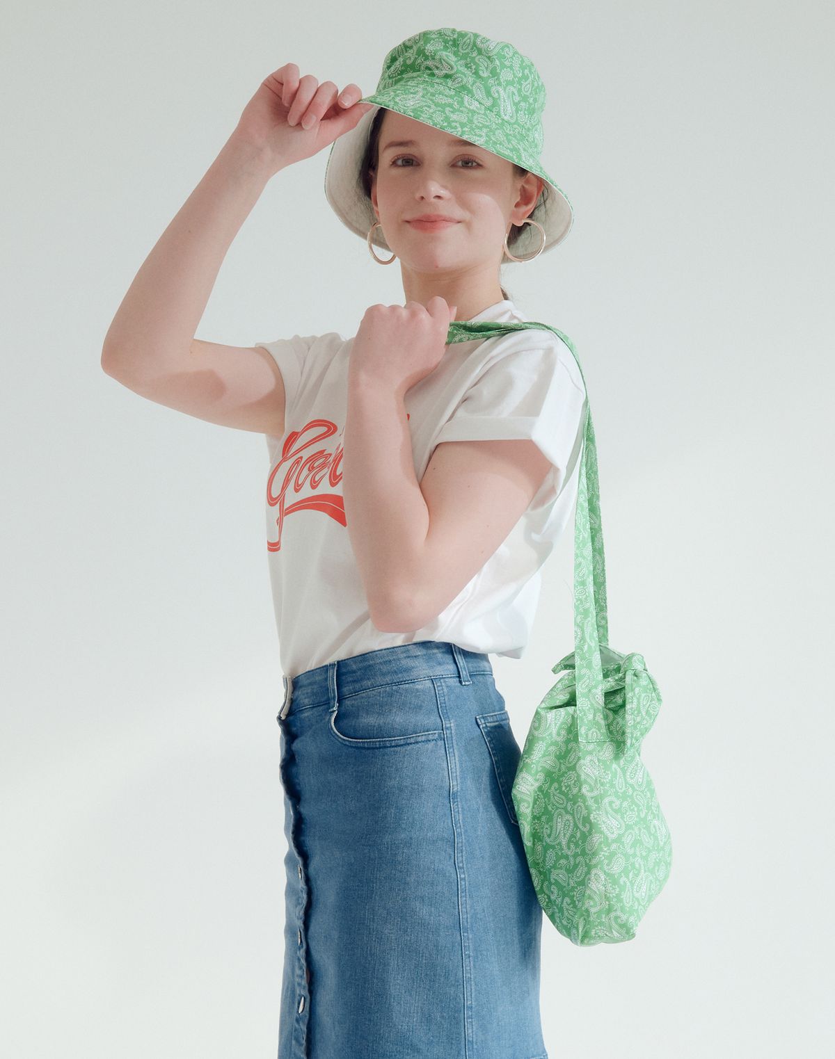 썸띵굿(SOMETHING GOOD) STG Reversible Bucket Hat_WHITE SOLID X GREEN PASILEY