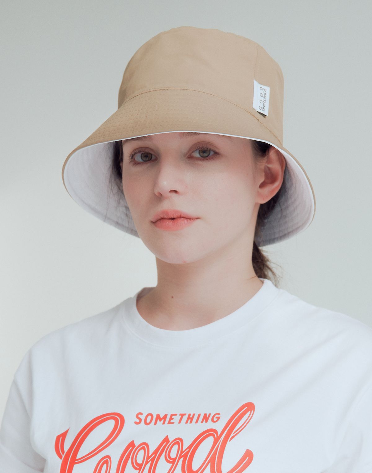 썸띵굿(SOMETHING GOOD) STG Reversible Bucket Hat_WHITE SOLID X BEIGE SOLID
