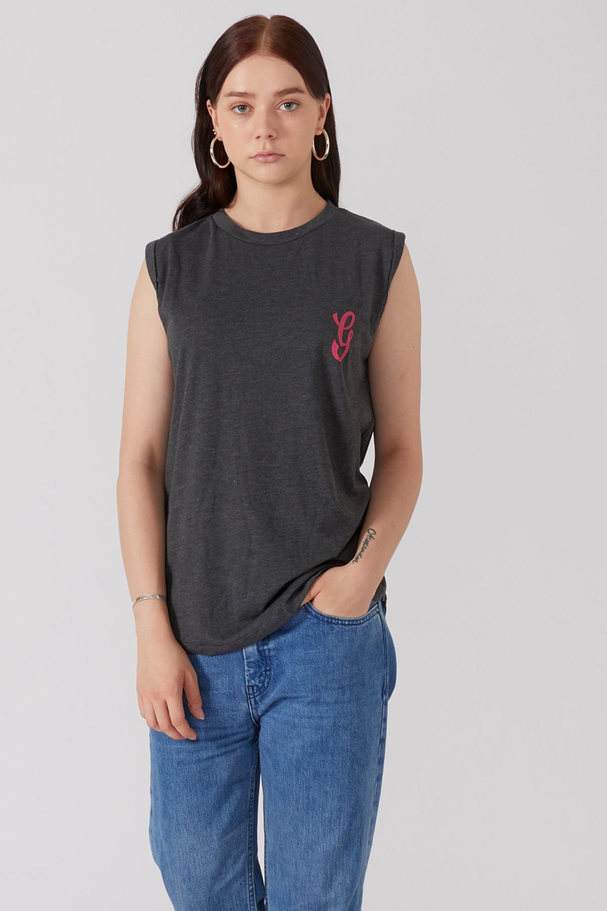 썸띵굿(SOMETHING GOOD) Irvan X SOMETHINGGOOD Sleeveless_CHARCOAL GRAY