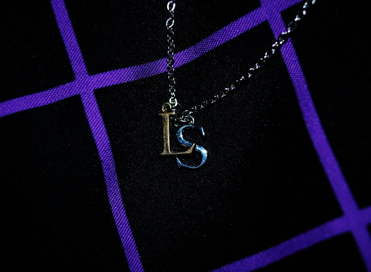 리즈리스(LEEDSLESS) initial necklace