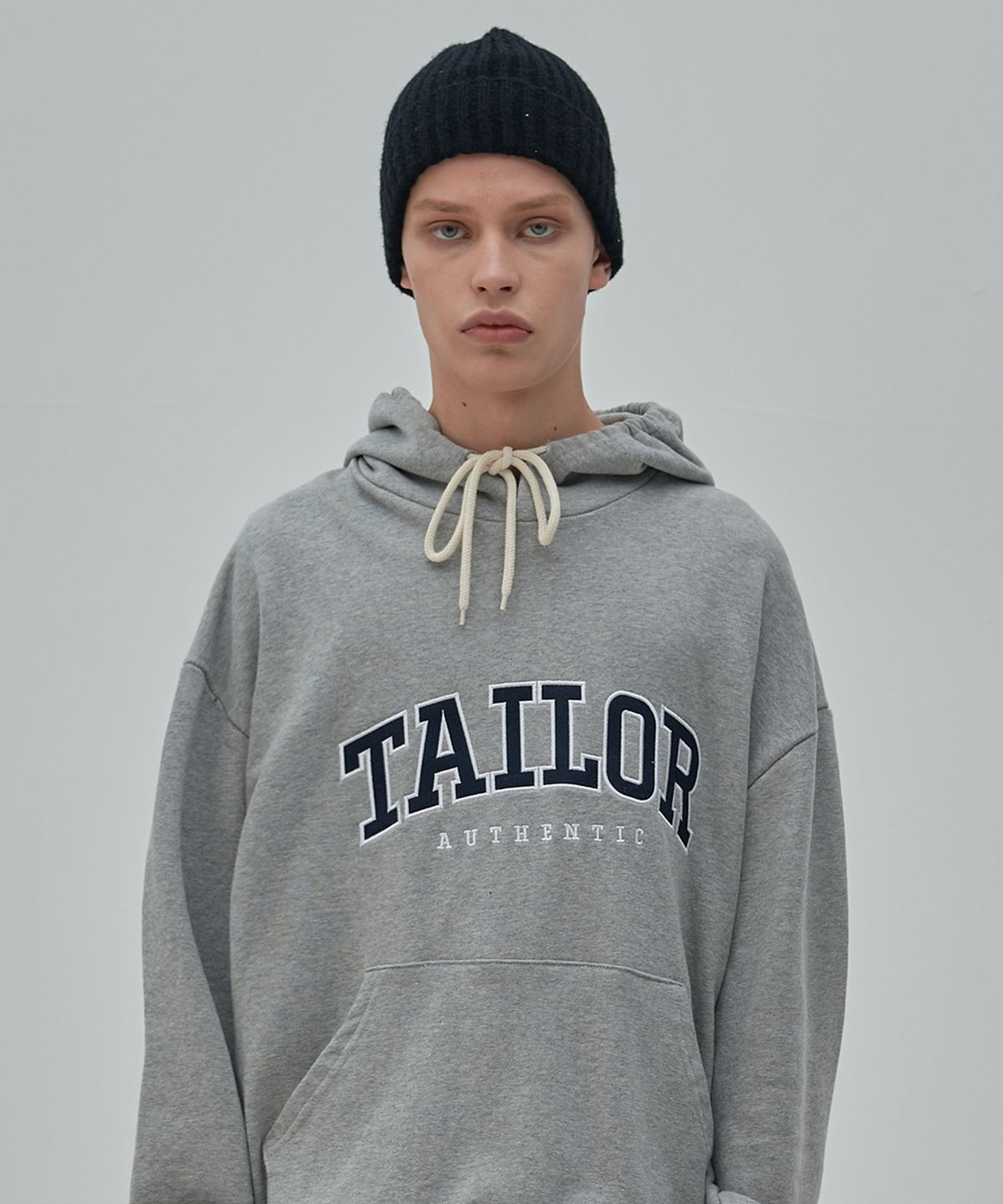 테일러 스튜디오(TAILOR STUDIO) 엔비엘 로고 후드 (그레이)