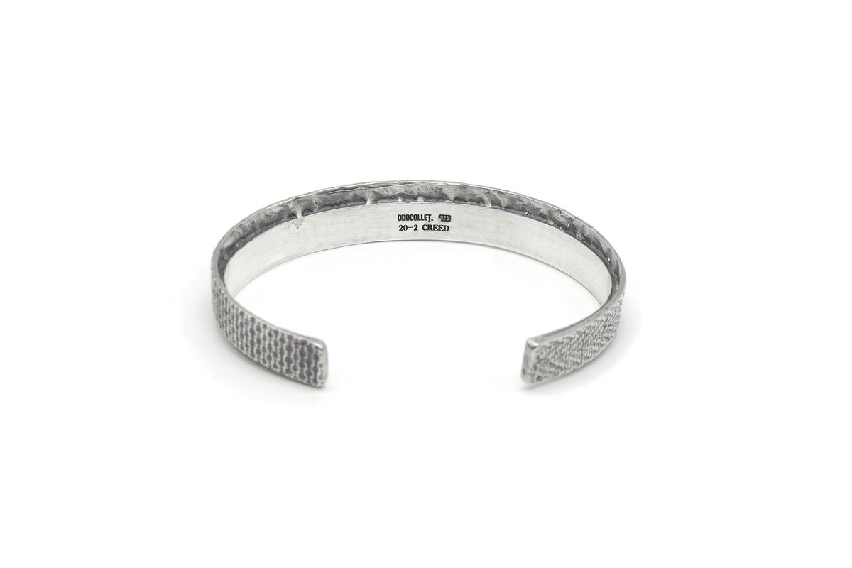 오드콜렛(ODDCOLLET) [SILVER925]Texture band cuffs