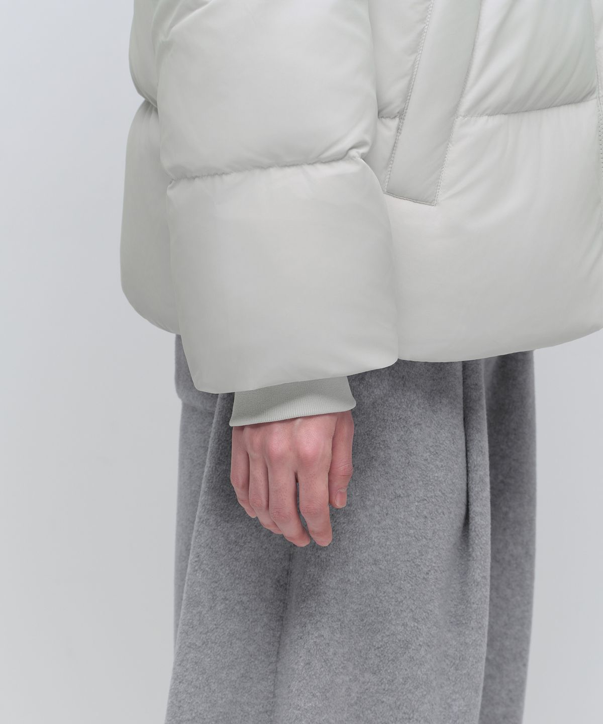 무신사 스탠다드(MUSINSA STANDARD) 다운 푸퍼 숏 패딩 재킷 [더스티 크림]
