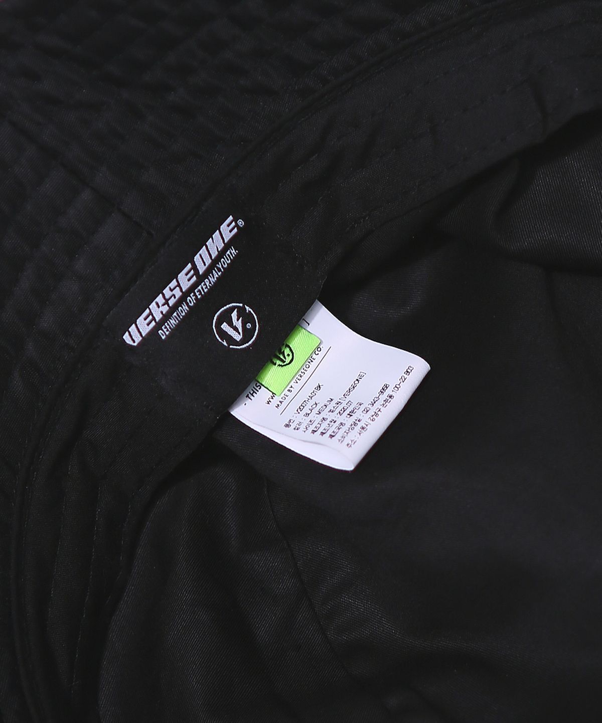 벌스원(VERSE ONE) BUBBLE LOGO BUCKET HAT BLACK