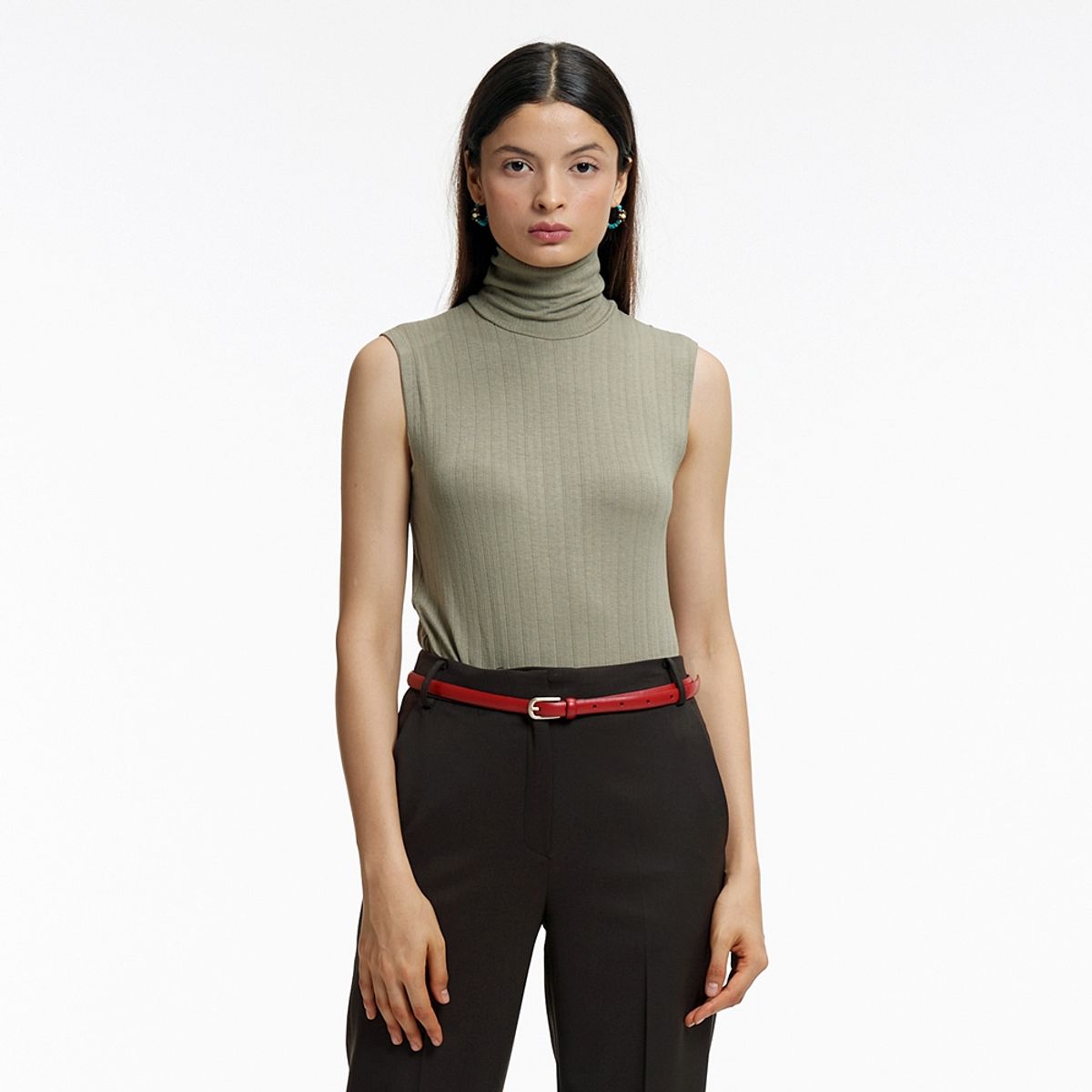 핀블랙(PINBLACK) TURTLE NECK SLEEVELESS KHAKI
