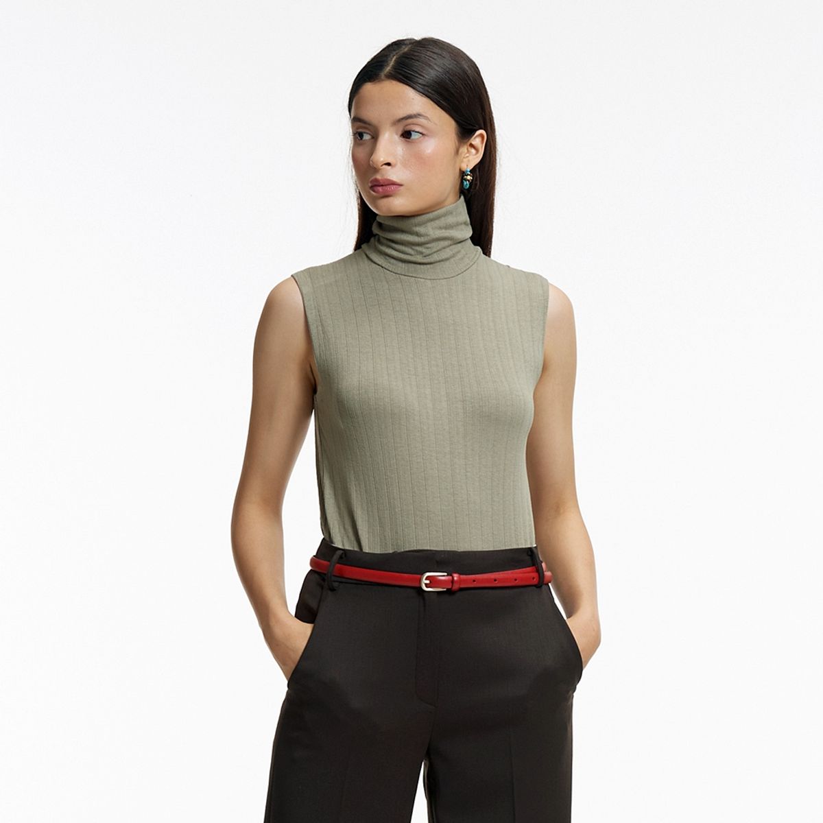 핀블랙(PINBLACK) TURTLE NECK SLEEVELESS KHAKI