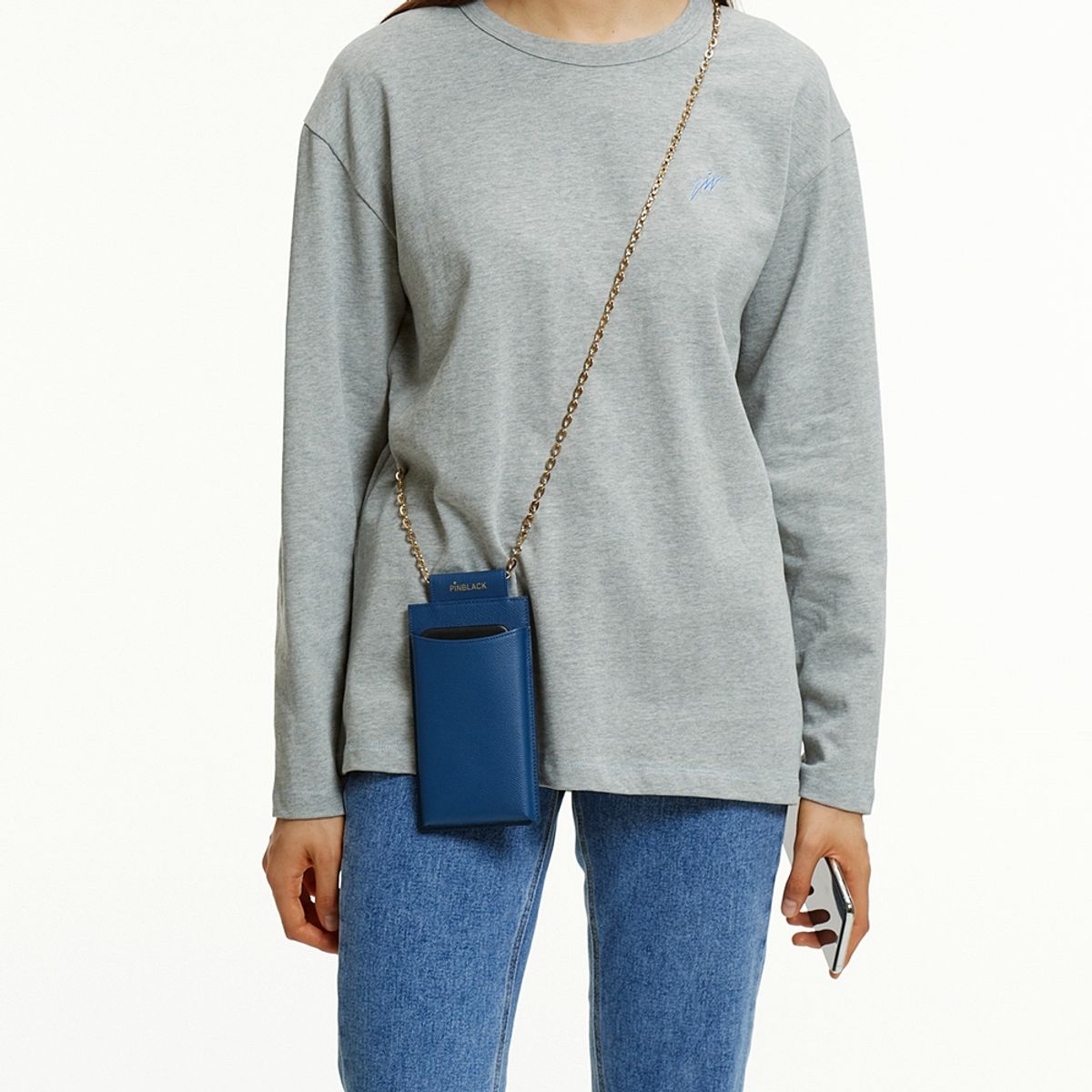 핀블랙(PINBLACK) GOLD CHAIN PHONE CASE BAG BLUE