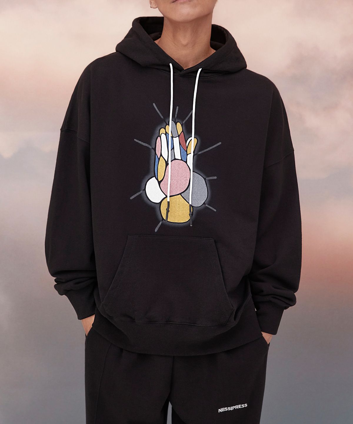 니씨프레스(NIISSIPRESS) 기도 손 프린팅 오버핏 후드티 (블랙)