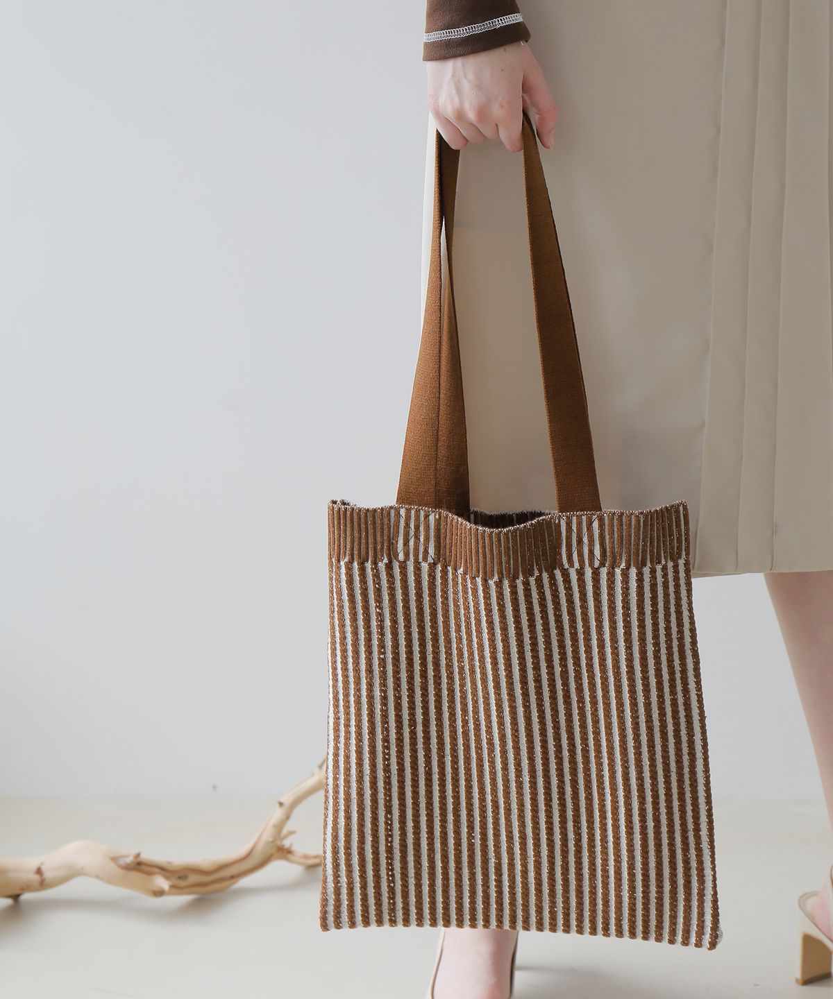 엽페(YUPPE) TWIST KNIT BAG_BROWN