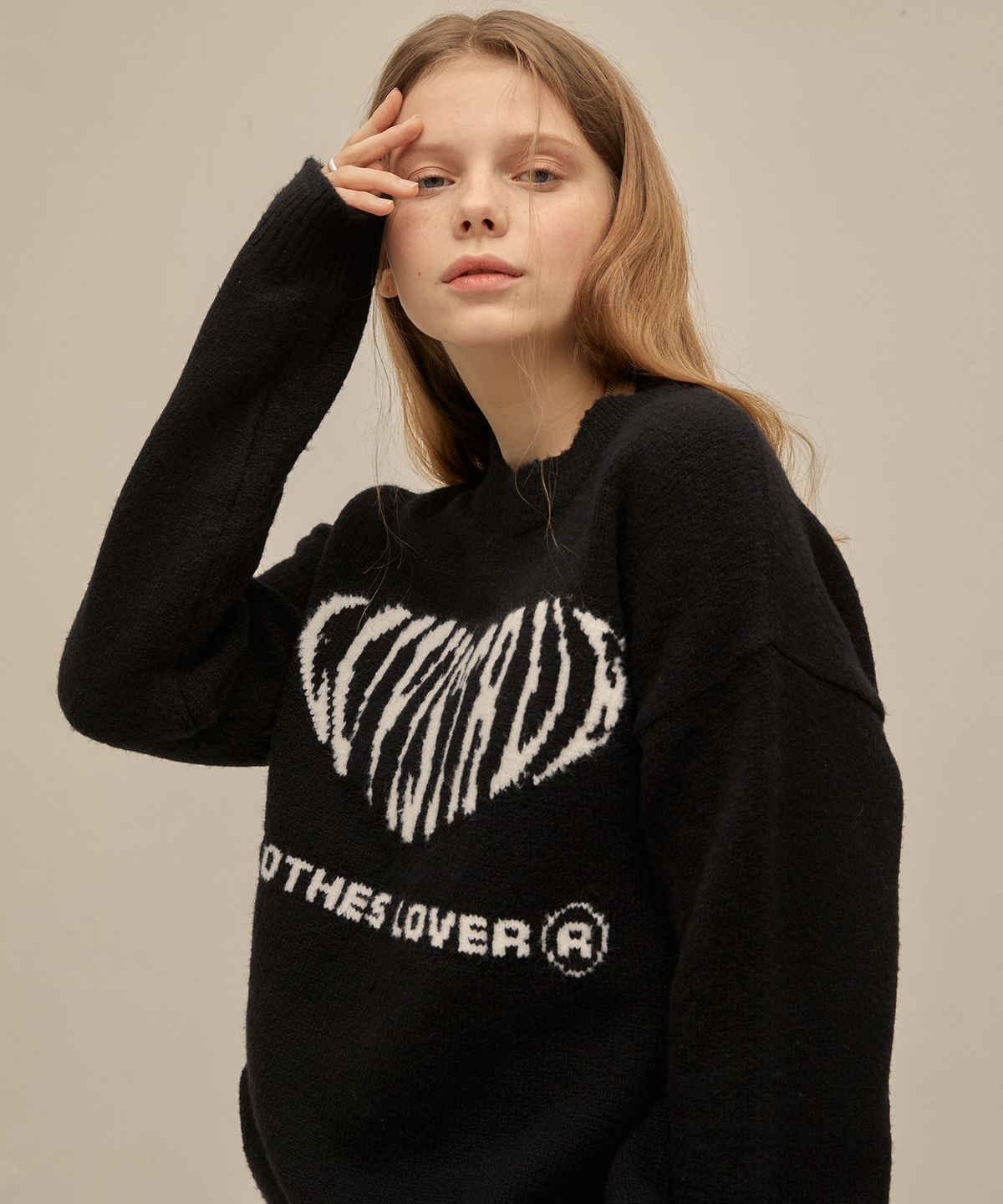 러브이즈트루(LUVISTRUE) PO HEART KNIT(BLACK)
