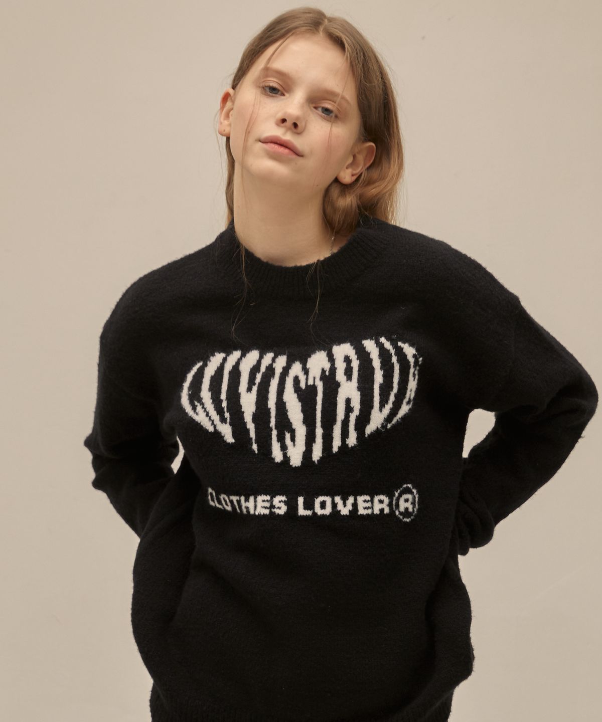 러브이즈트루(LUVISTRUE) PO HEART KNIT(BLACK)