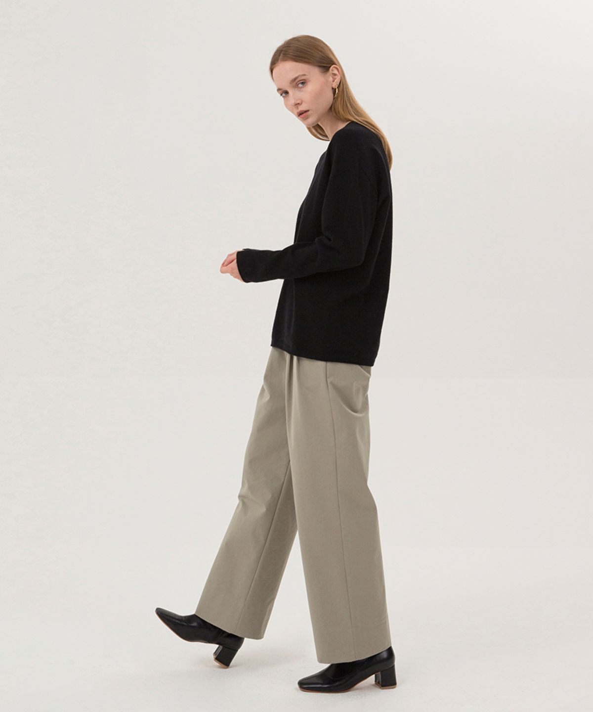 논로컬(NONLOCAL) V-Neck Knit - Black