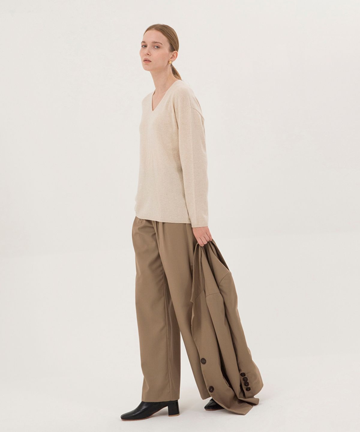 논로컬(NONLOCAL) V-Neck Knit - Beige