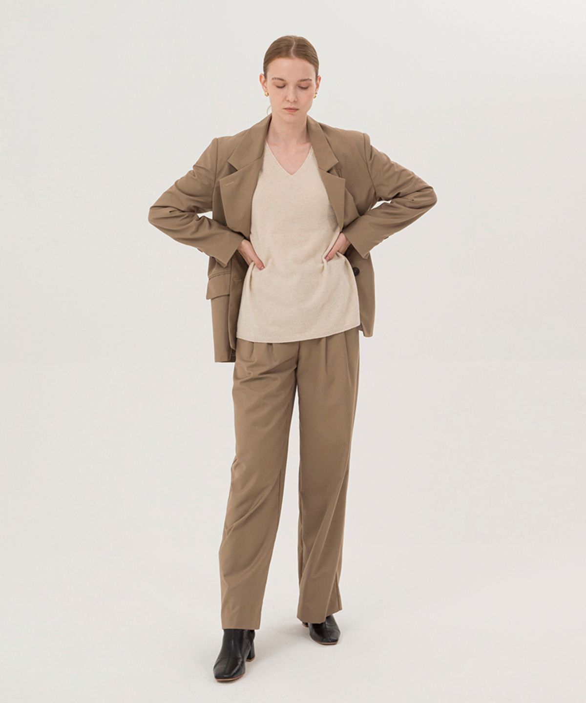 논로컬(NONLOCAL) V-Neck Knit - Beige