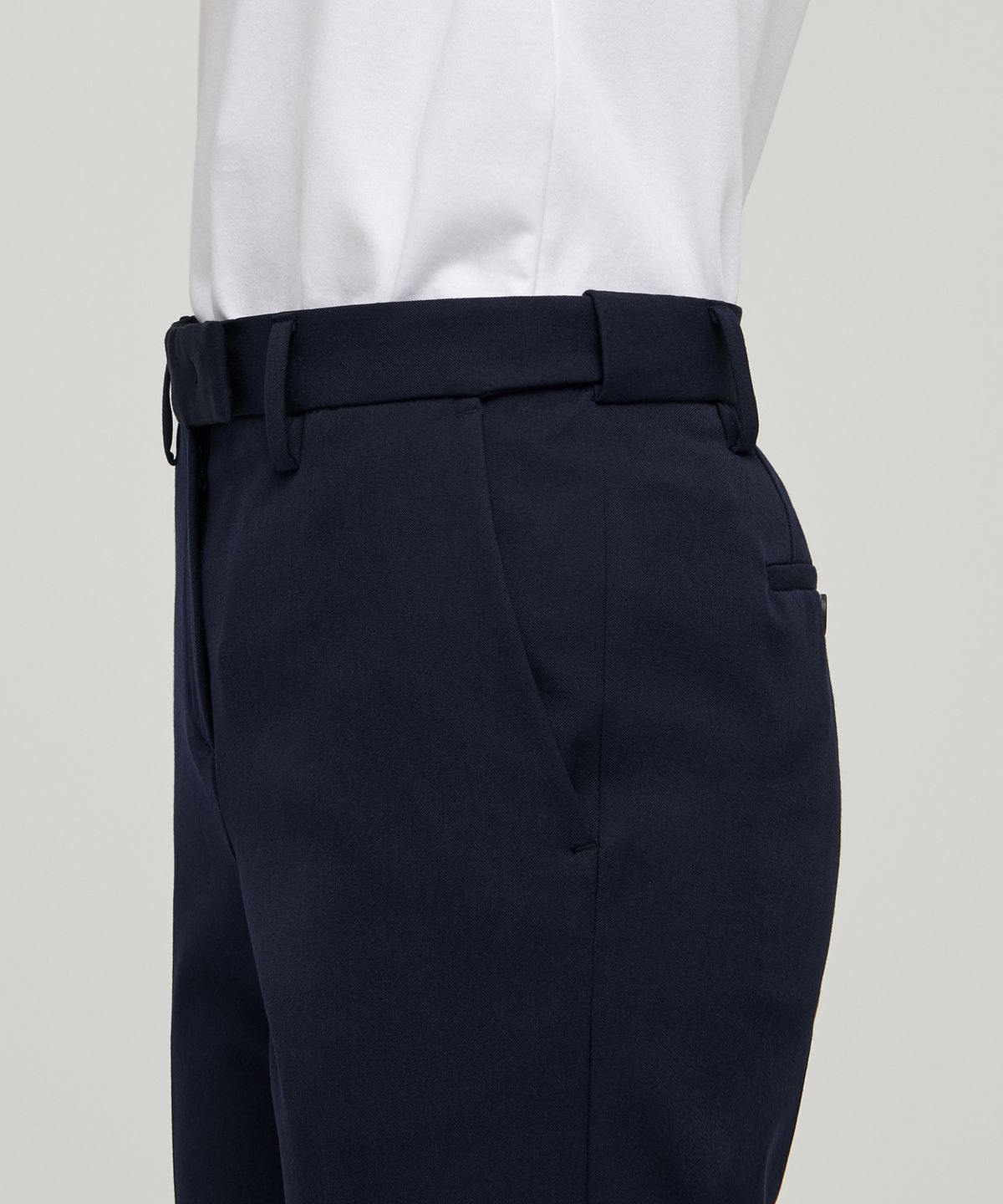 무신사 스탠다드 우먼(MUSINSA STANDARD WOMAN) 우먼즈 슬림 스트레이트 히든 밴딩 슬랙스 [네이비]
