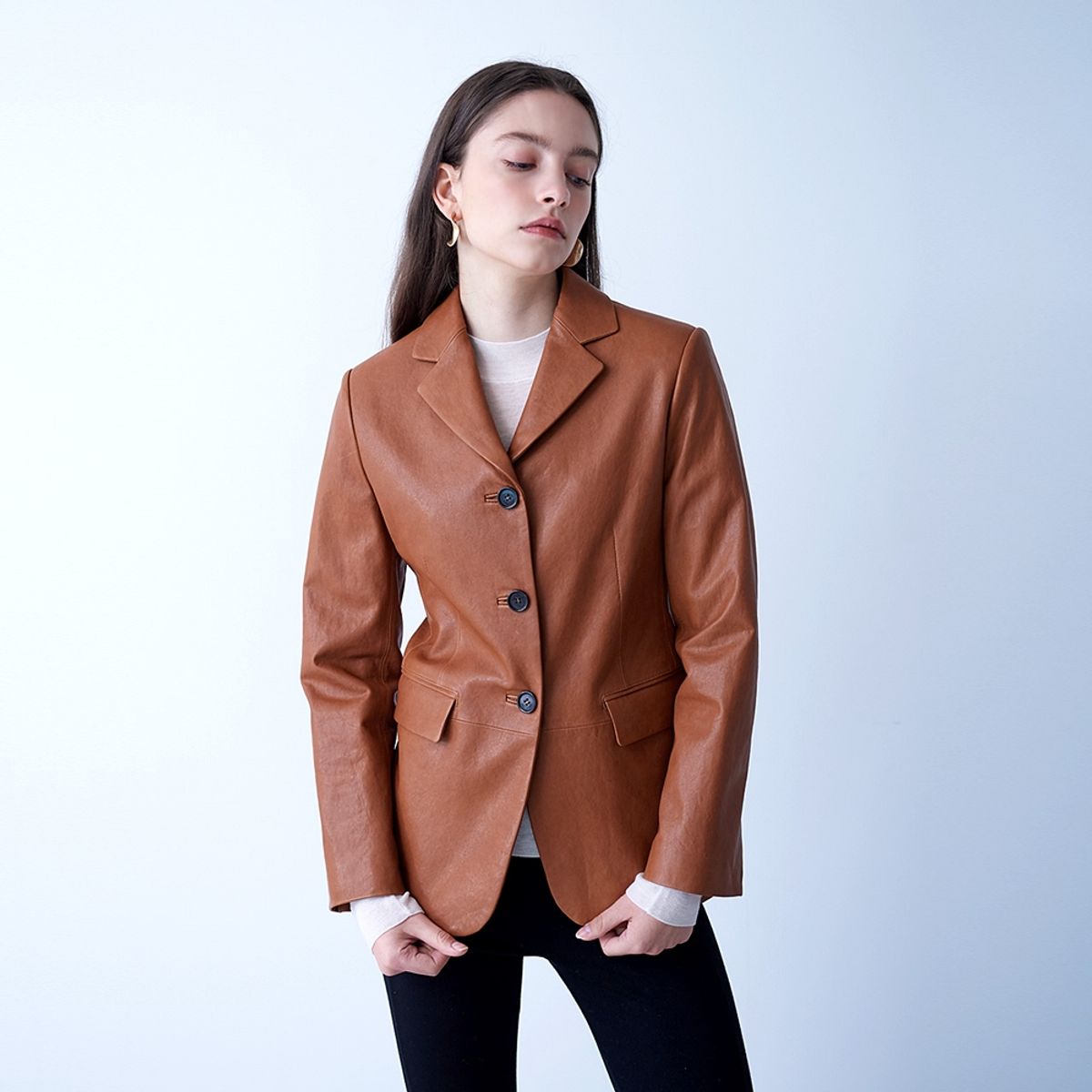 핀블랙(PINBLACK) VEGETABLE LAMBSKIN SLIM JACKET CAMEL