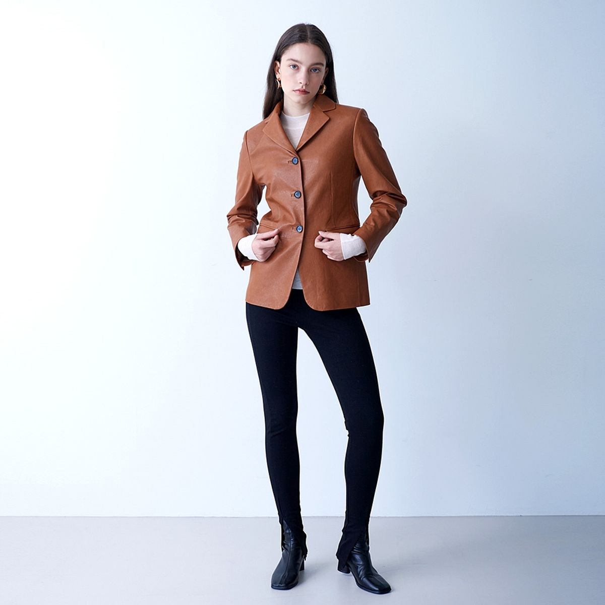 핀블랙(PINBLACK) VEGETABLE LAMBSKIN SLIM JACKET CAMEL