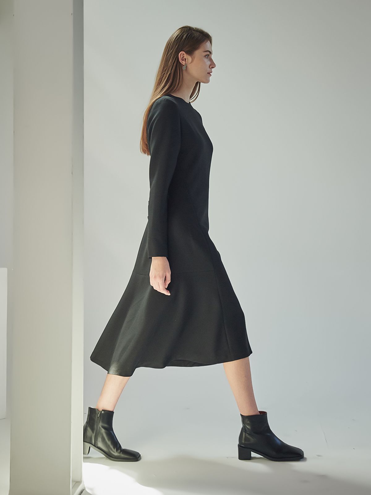 아쿠드(ACUD) MERMAID LINE FLARED MIDI DRESS_BLACK