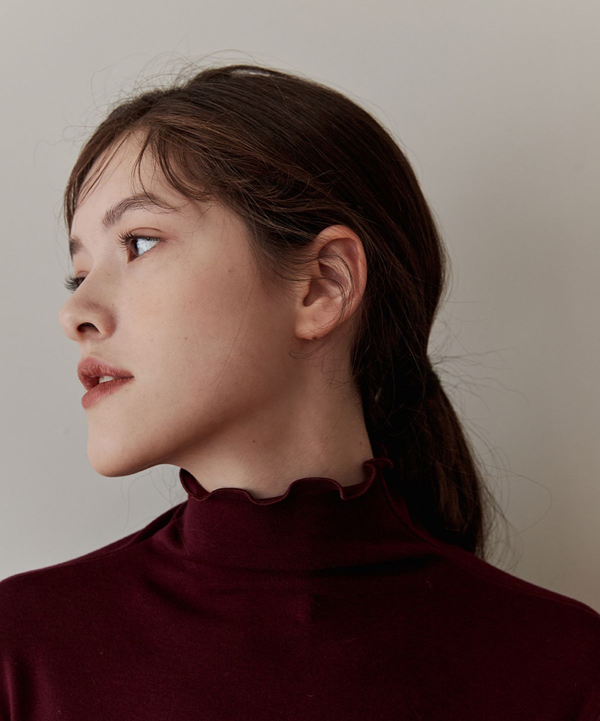 바이바이섭(BIBYSEOB) 넥 포인트 폴라티 와인 [T34]