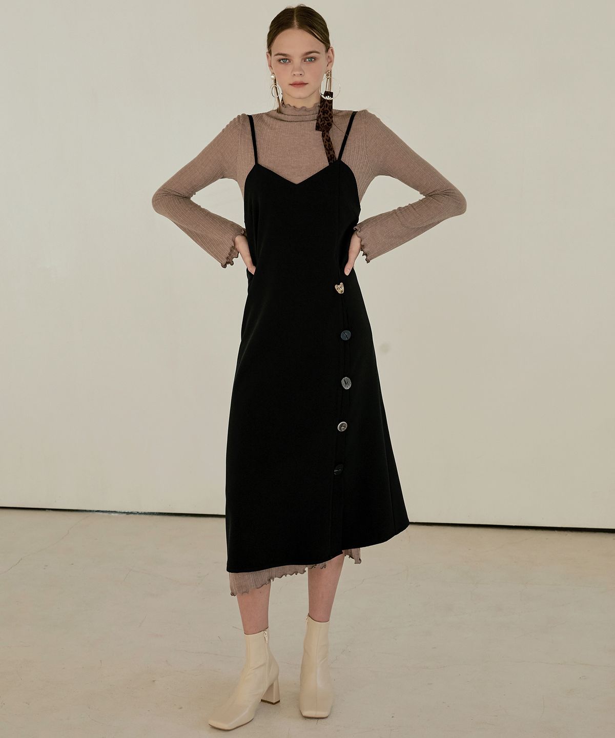 에트몽(ETMON) Slip Button Point Dress  Black