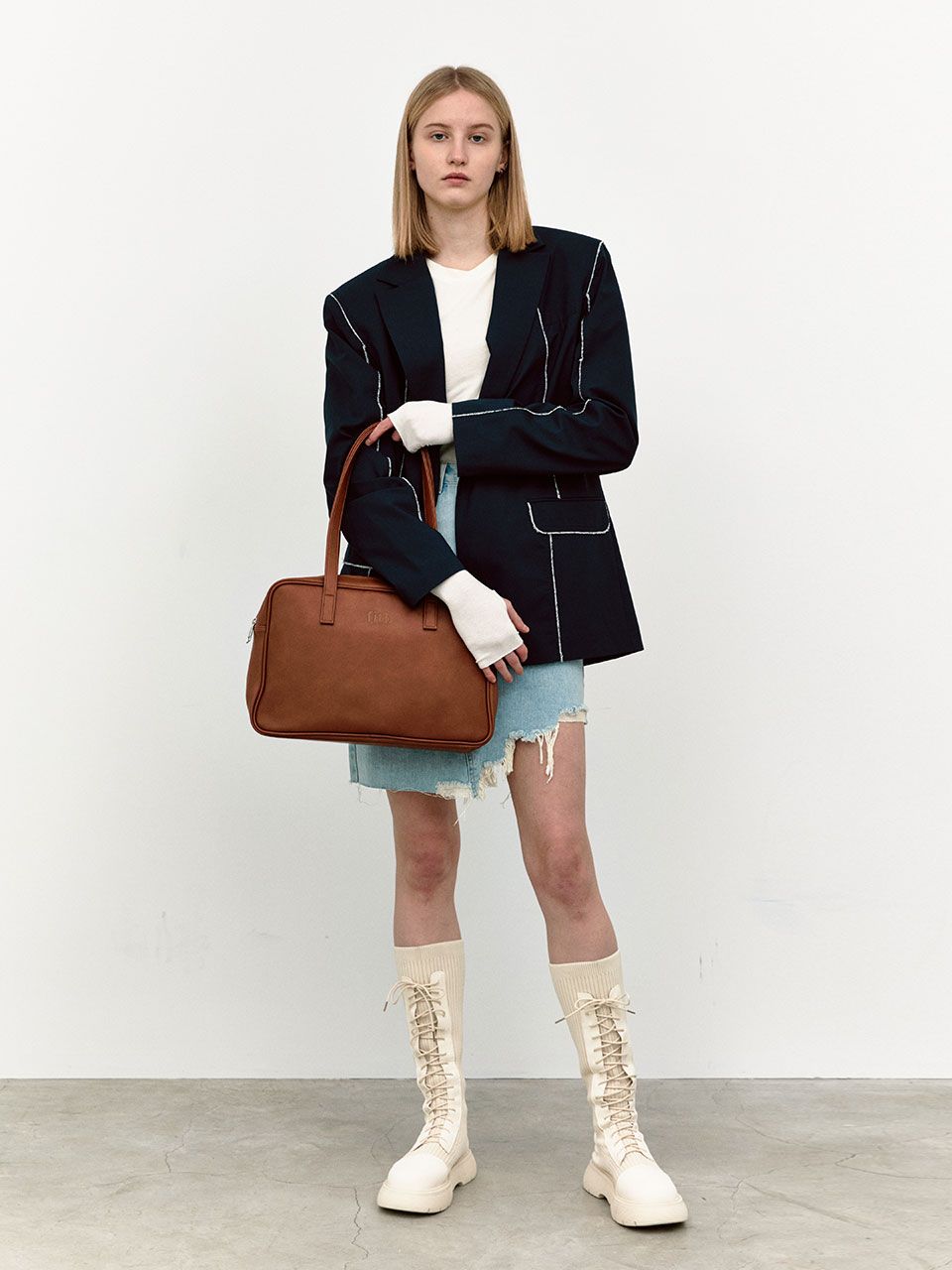 MUSINSA | FILLINTHEBLANK Trapezoid Shoulder Bag (brown)