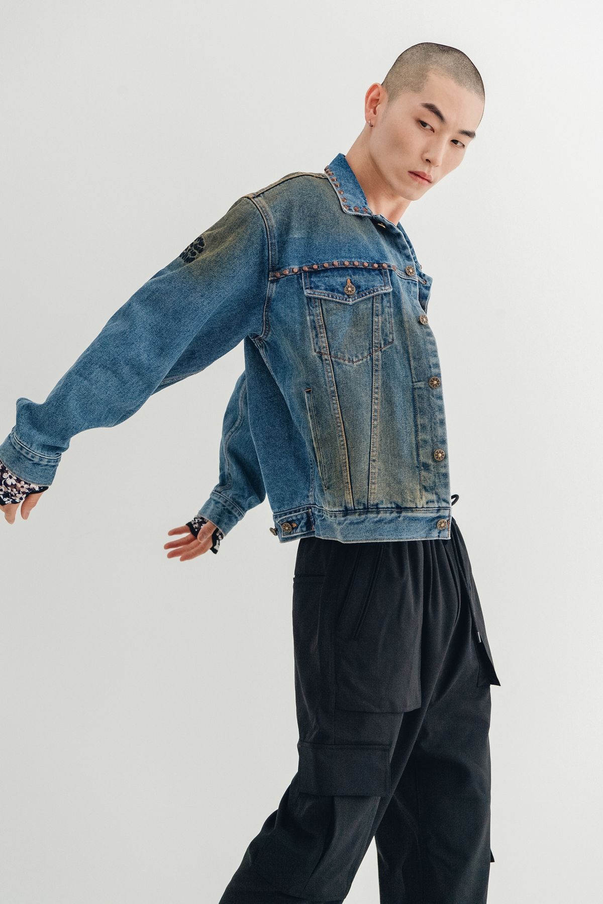 모빈스알(MOVINS.R) AURA RICH IRON BLUE JACKET