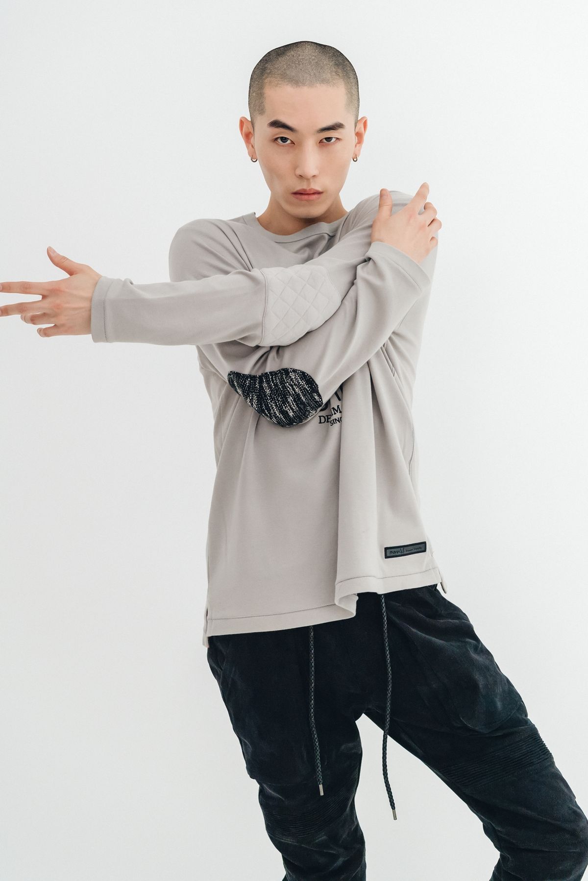 모빈스알(MOVINS.R) AXIO UNBAL EMBO TOP CLASSIC GREY