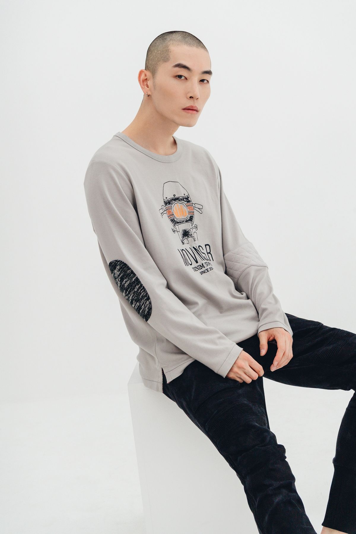 모빈스알(MOVINS.R) AXIO UNBAL EMBO TOP CLASSIC GREY
