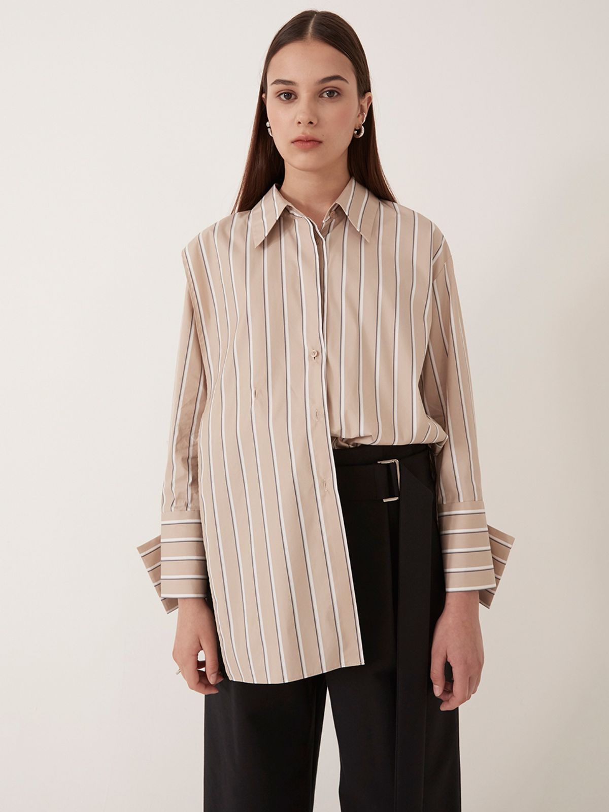르이엘(LE YIEL) Tuck Detail Long Pants_Navy 턱 디테일 롱 팬츠_네이비