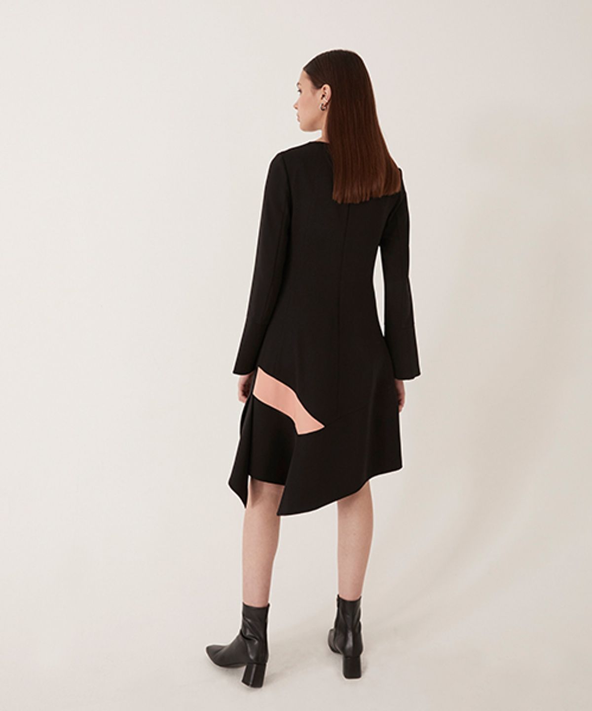 르이엘(LE YIEL) Fluid Color Combination Dress 컬러 배색 드레스
